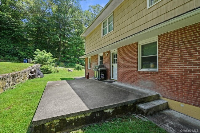 Building Photo - 4 Hickory Dr