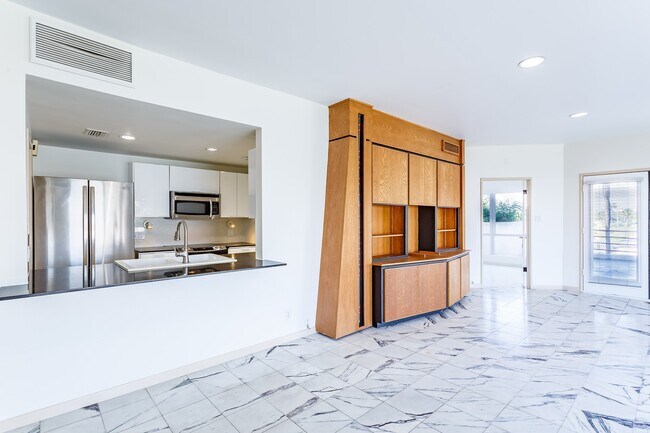 Building Photo - 1302 Marina Bay Dr