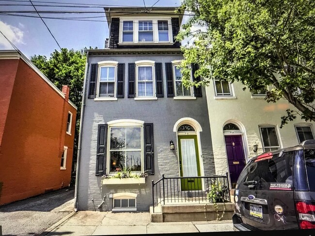 Primary Photo - 316 N Mary St
