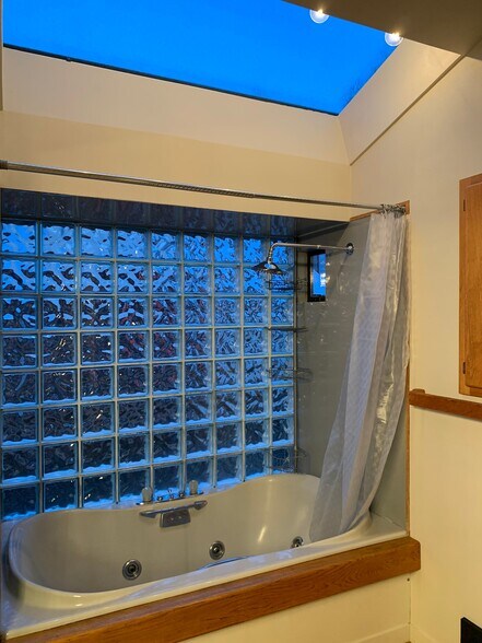 Building Photo - 2901 SE Oaks Park Way