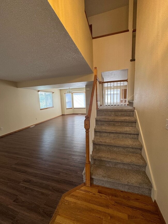 Building Photo - Charming 5 Bed 3 Bath House - MOVE IN SPECIAL - 1/2 Off First Months rent