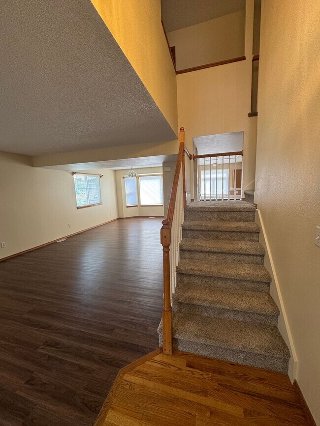 Building Photo - Charming 5 Bed 3 Bath House