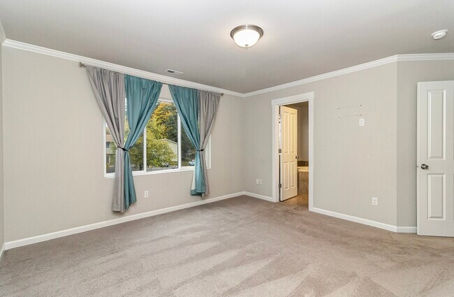 Building Photo - 10213 6th Pl SE