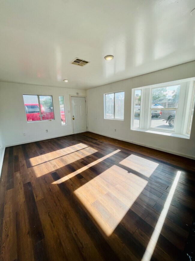 Building Photo - 326 Beardsley Ave