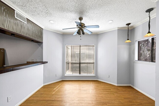 Building Photo - 10137 Waterstone Dr