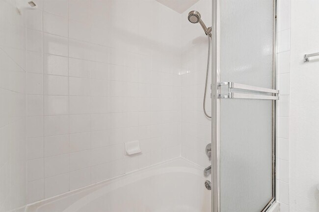Building Photo - 2806 Veronia Dr