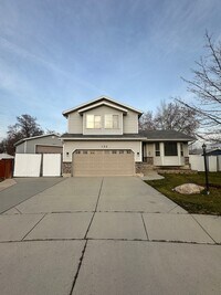 Building Photo - GET $500 OFF THE FIRST MONTHS RENT!!!