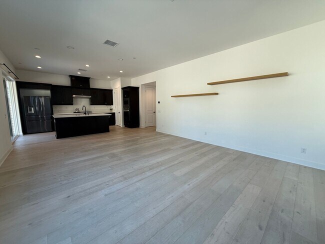 Building Photo - Beautiful 4-Bedroom Home with Solar and Private Patio in Plum Estates!