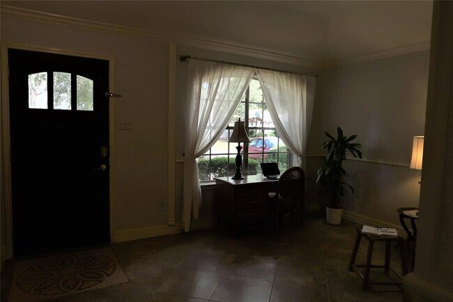 Building Photo - 1714 Oak Ridge Dr