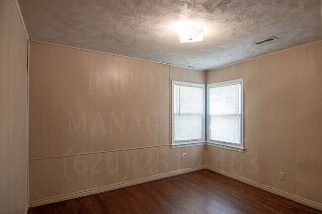 Building Photo - 2-Bed 1- Bath