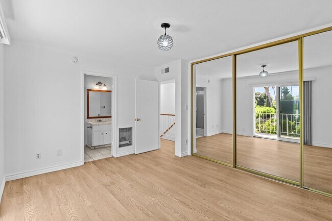 Building Photo - 4610 Densmore Ave