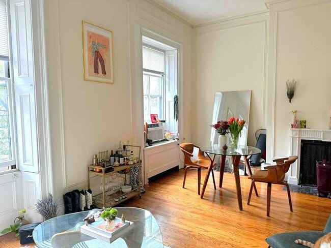 Building Photo - 107 Beacon St