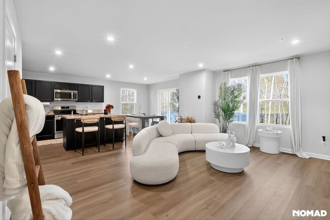 Building Photo - 41 Teatree Ln