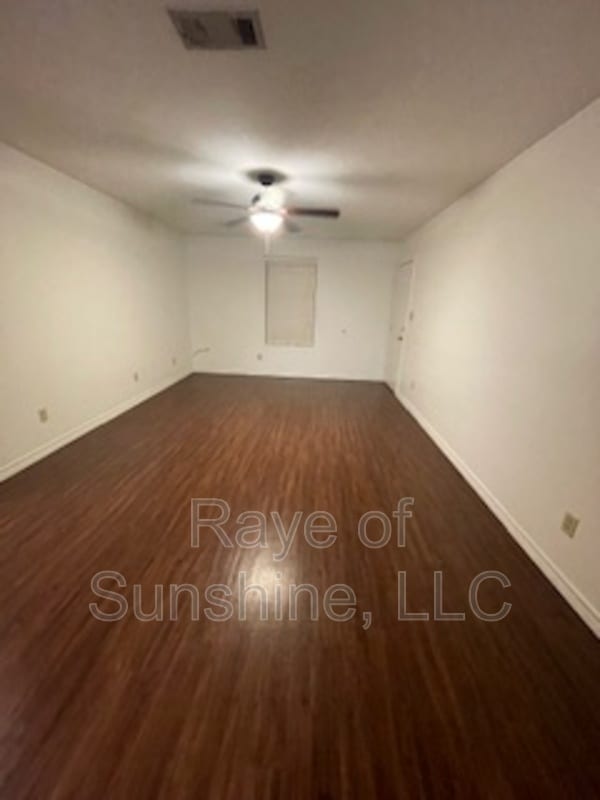 Building Photo - 282 N Pecan St