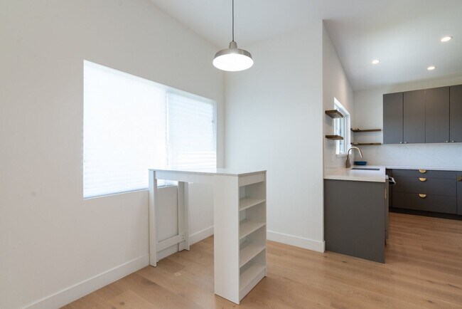 Building Photo - Stunning Views from Silver Lake Hillside Home for Rent with Spectacular Views