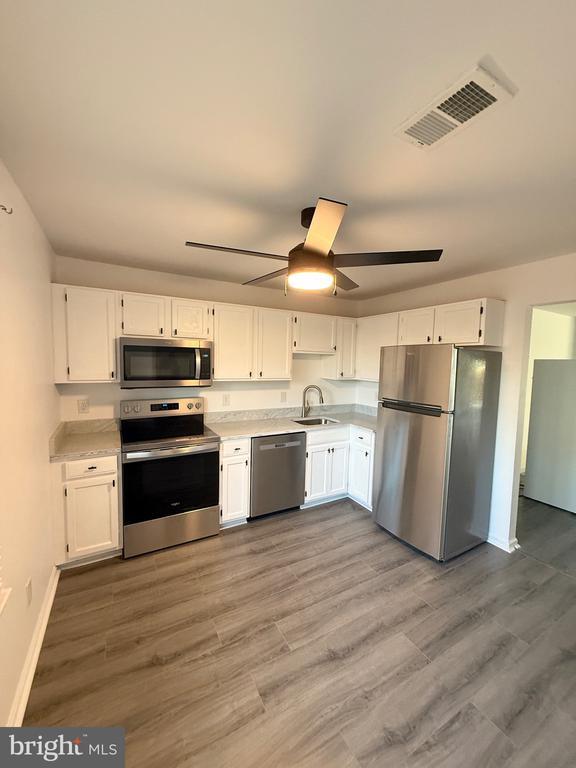 Building Photo - 16342 Taconic Cir