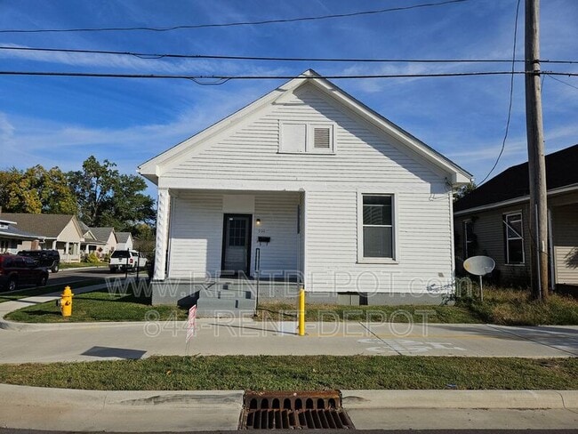 Primary Photo - 900 E Walnut St