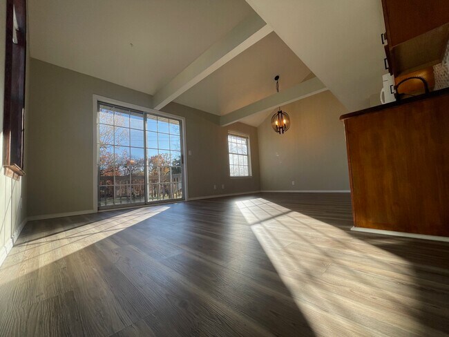 Building Photo - 16 Fall Creek Trail