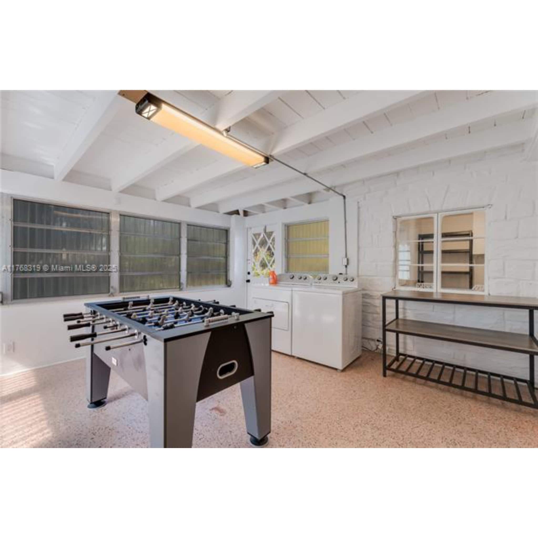 Building Photo - 820 SW 26th Rd