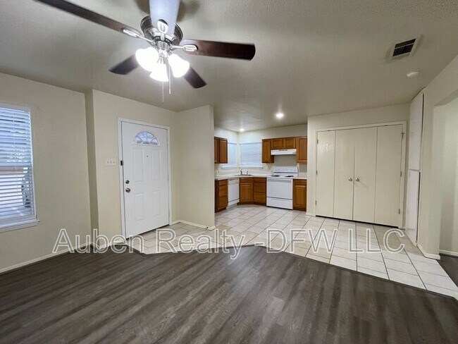 Building Photo - 121 Cambridge Dr