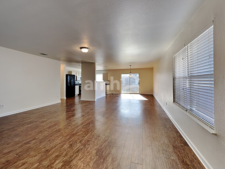 Building Photo - 2040 Bliss Rd