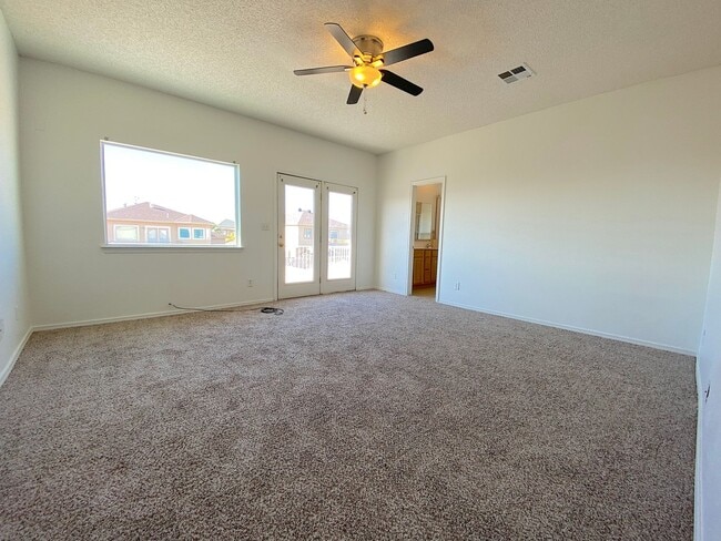 Building Photo - East El Paso 5Bed/3Bath Refrig A/C!