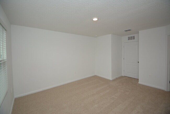 Building Photo - 344 Redbud Rd