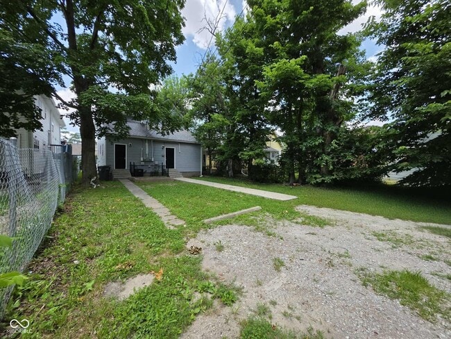 Building Photo - 329 N Sherman Dr