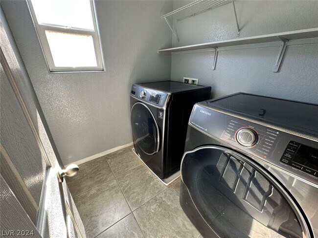 Building Photo - 6459 Twin Harbors Ct