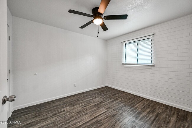Building Photo - 1744 W Glendale Ave