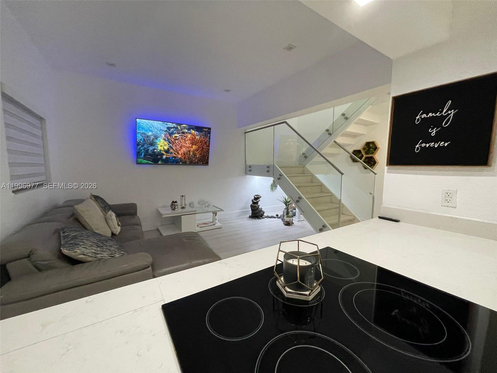 Building Photo - 325 NW 19th Ln