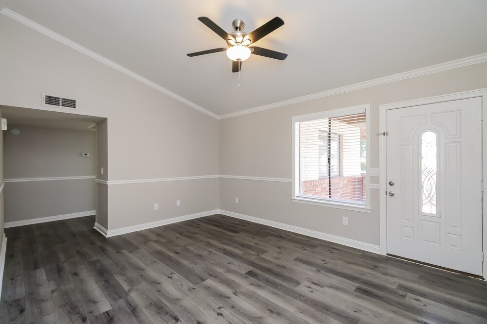 Building Photo - 440 E San Pedro Ave