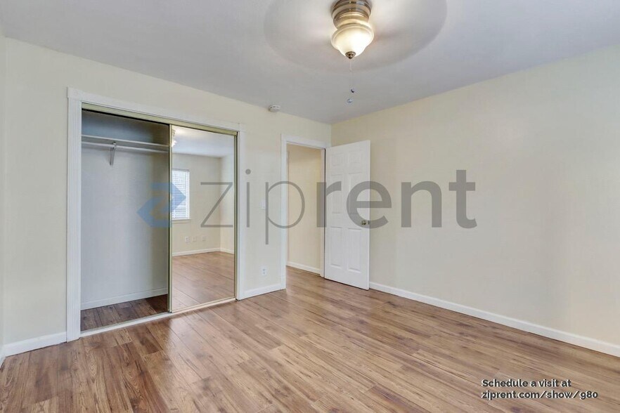 Building Photo - 364 N 9th St