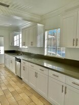 Kitchen - 5016 Enfield Ave