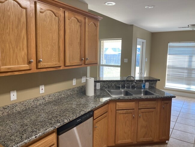 Building Photo - 16266 Charleton Dr