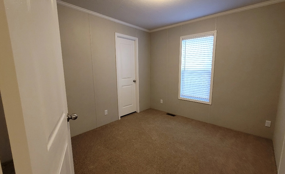 Building Photo - 49497 Au Lac Dr E