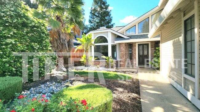 Building Photo - 413 Unity Ct