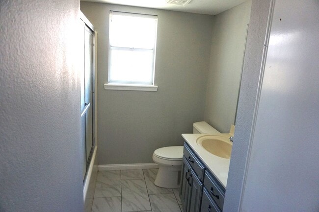 Building Photo - 3 Bed / 2 Bath Home on Cul de Sac in North Rogers - Easy access to 14th St, Shopping, Restaurants!