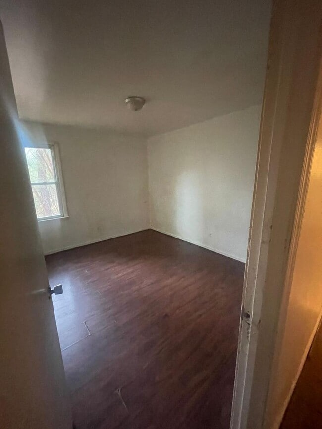 Building Photo - 713 Springfield Rd