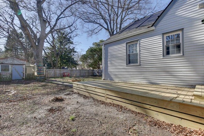 Building Photo - 407 Russell St