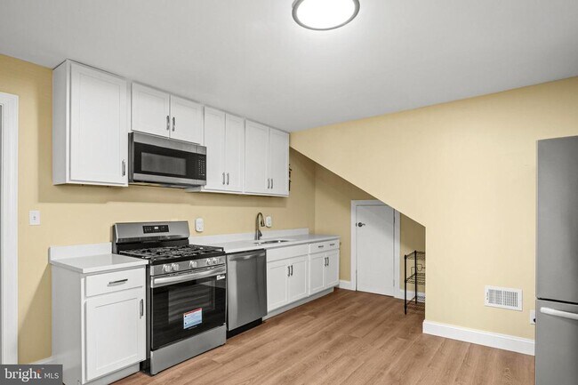 Building Photo - 35 3rd Ave