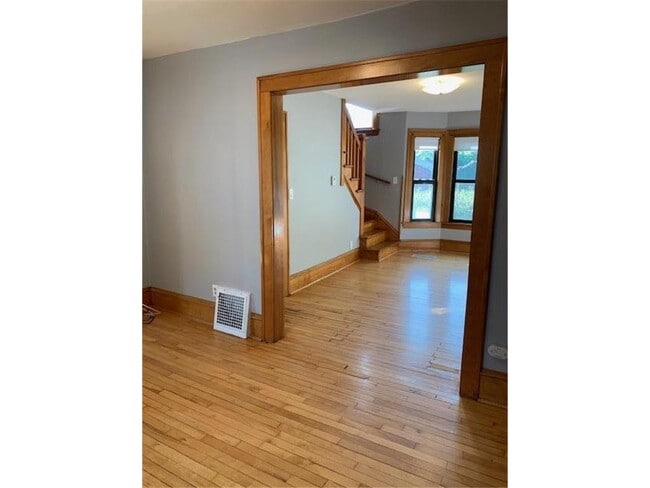 Building Photo - 522 View St