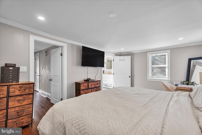 Building Photo - 406 Kings Hwy E