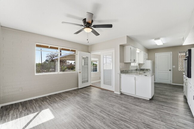 Building Photo - Comfortable 2-Bed Sun City Retreat with Vinyl Flooring & Fresh Paint