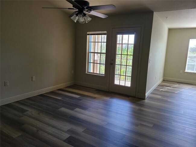 Building Photo - 8911 Manor Loop