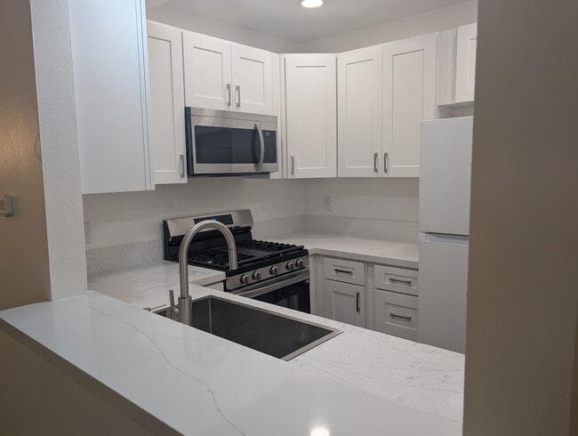 Building Photo - 24121 Del Monte Dr.