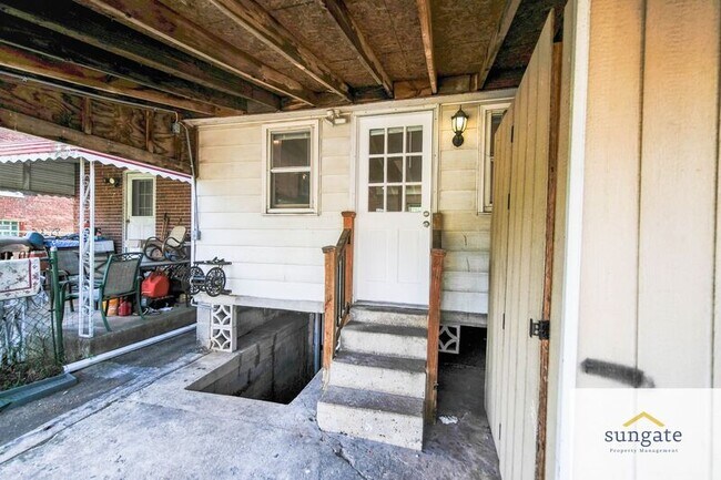 Building Photo - 5215 Wasena Ave