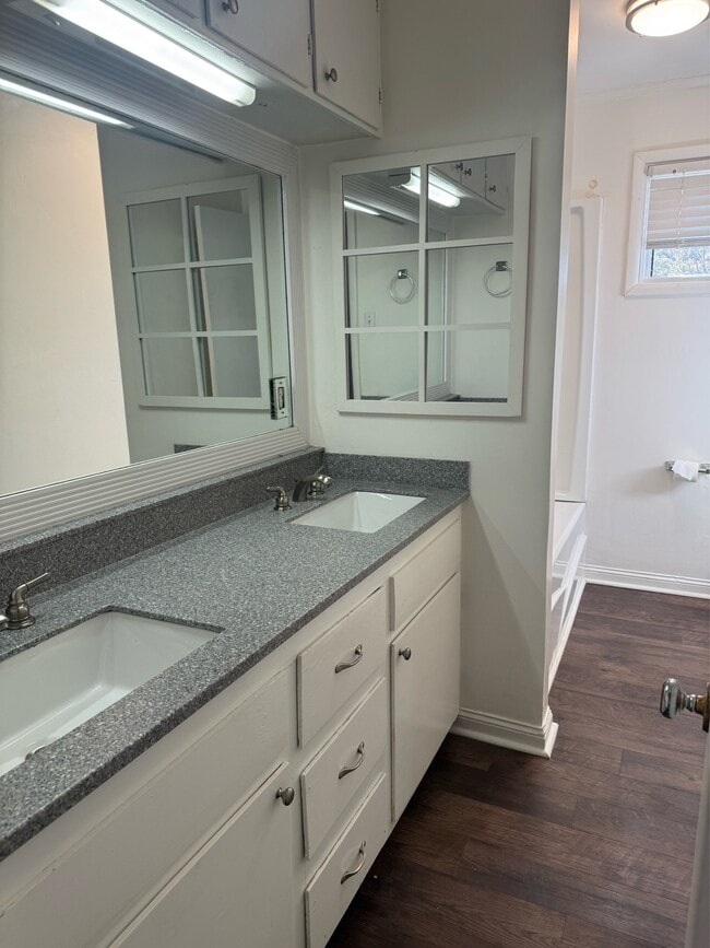 Building Photo - 1504 Lambard Dr