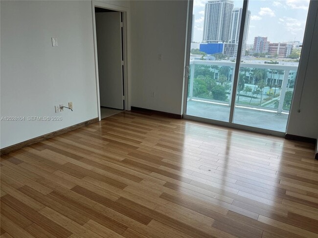 Building Photo - 1800 N Bayshore Dr