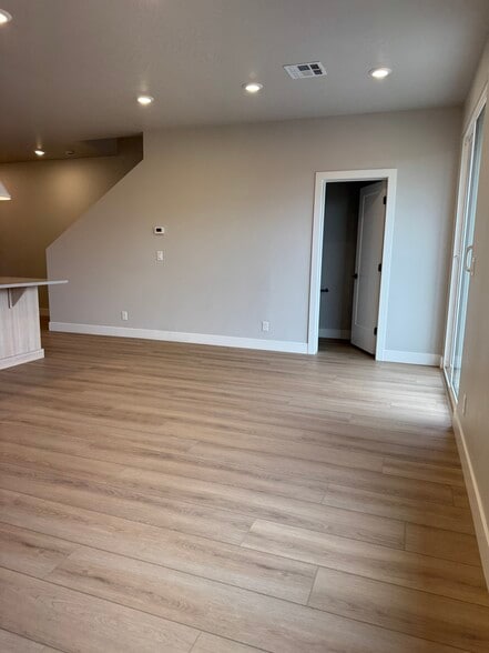 Building Photo - 3990 E Fossil Way